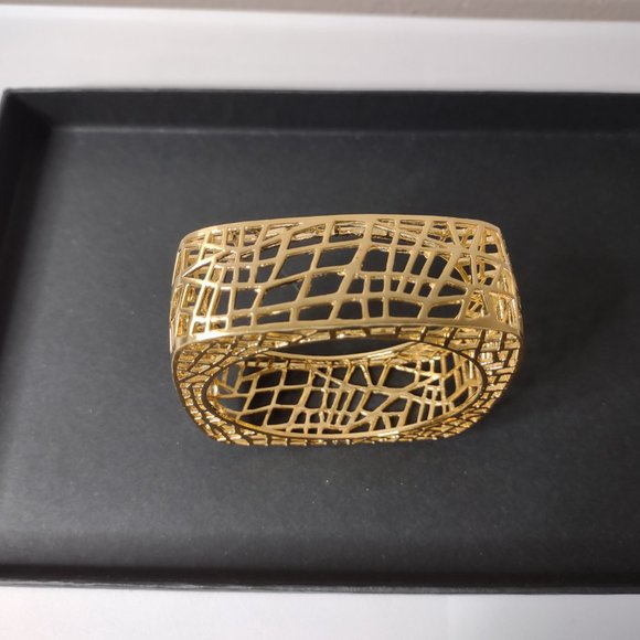 7.5 Inch Gold Tone Bird Cage Bangle - Picture 6 of 10